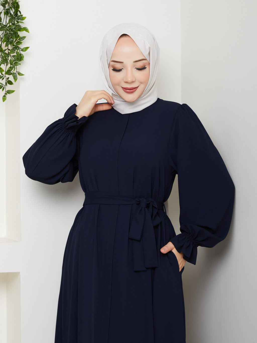 Lacivert Papatya Model Ferace - Safir Medine İpeği - stil görünümü