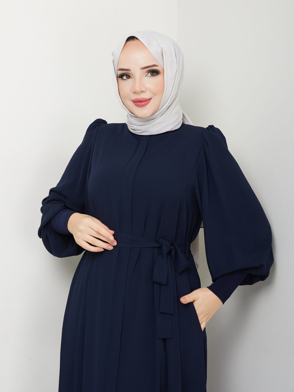 Lacivert Yasmin Model Ferace - Safir Medine İpeği - detay görünümü
