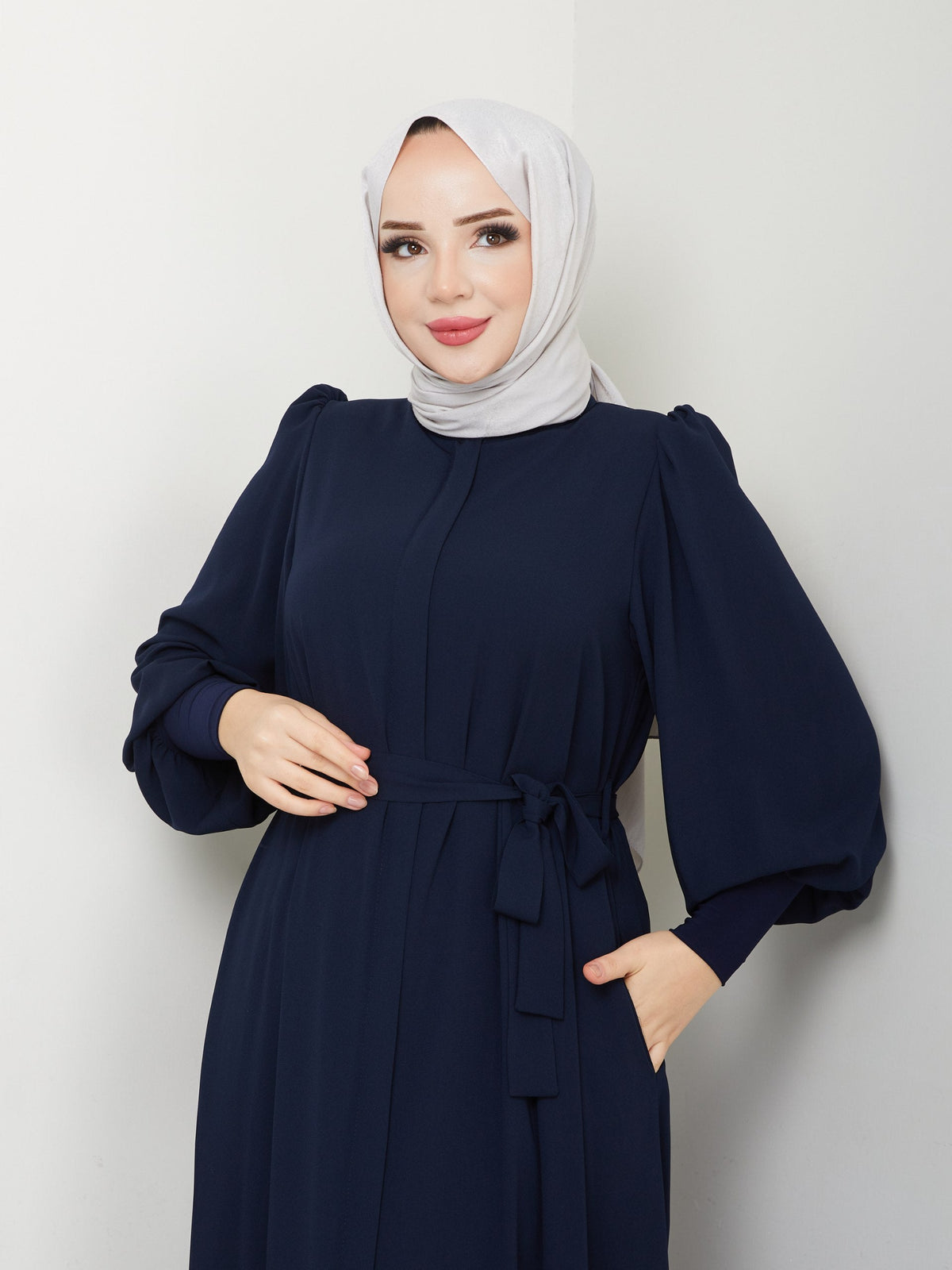 Lacivert Yasmin Model Ferace - Safir Medine İpeği - detay görünümü