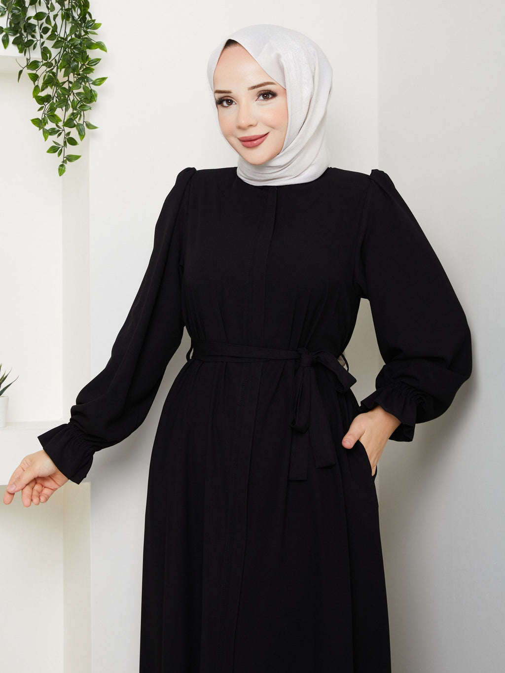 Siyah Papatya Model Ferace - Safir Medine İpeği - yakın çekim detay